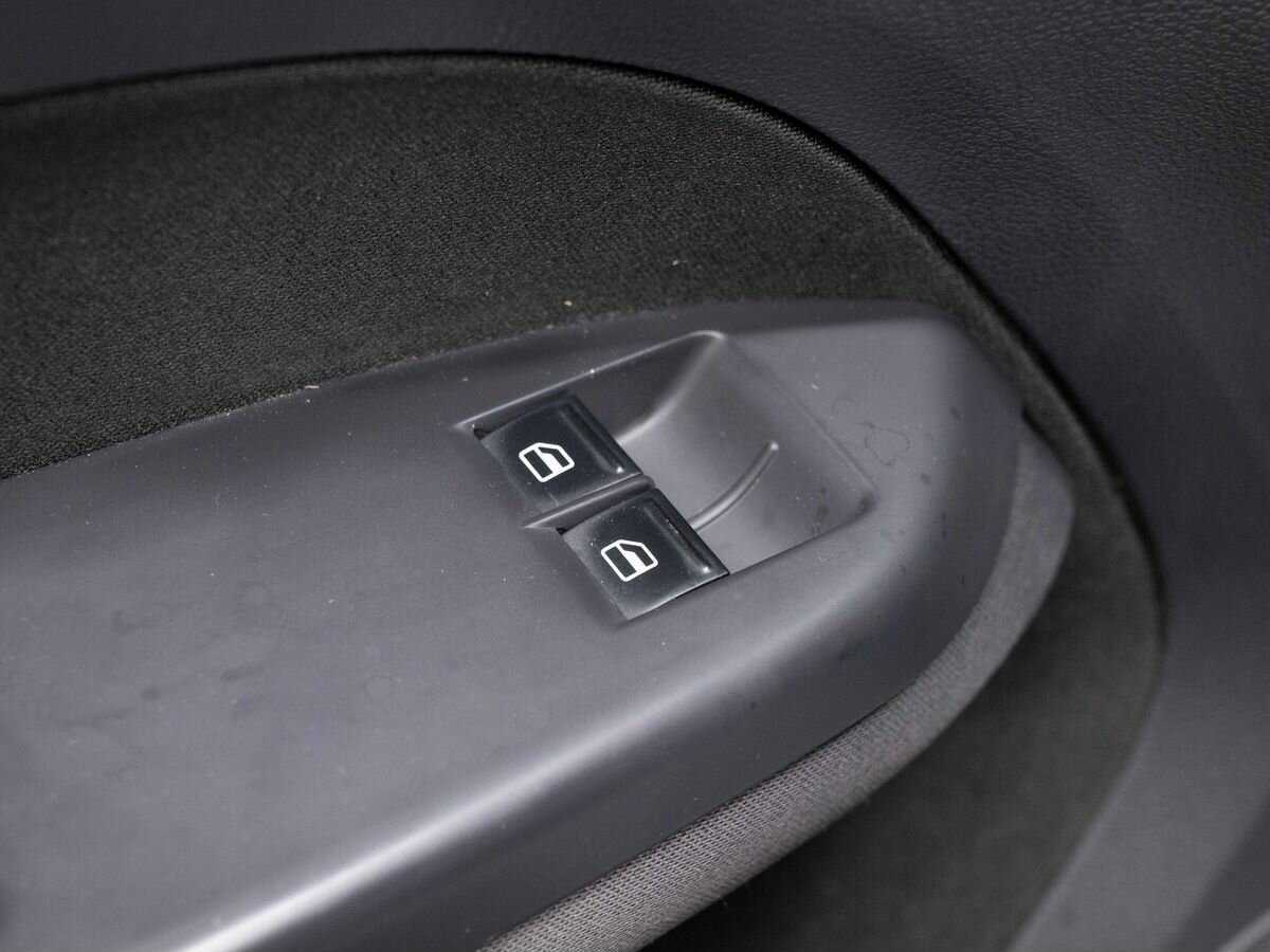 Купить Volkswagen Touran с пробегом. Фото: #14