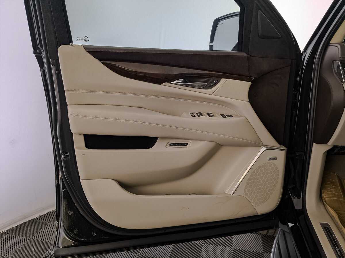 Купить Cadillac Escalade с пробегом. Фото: #16