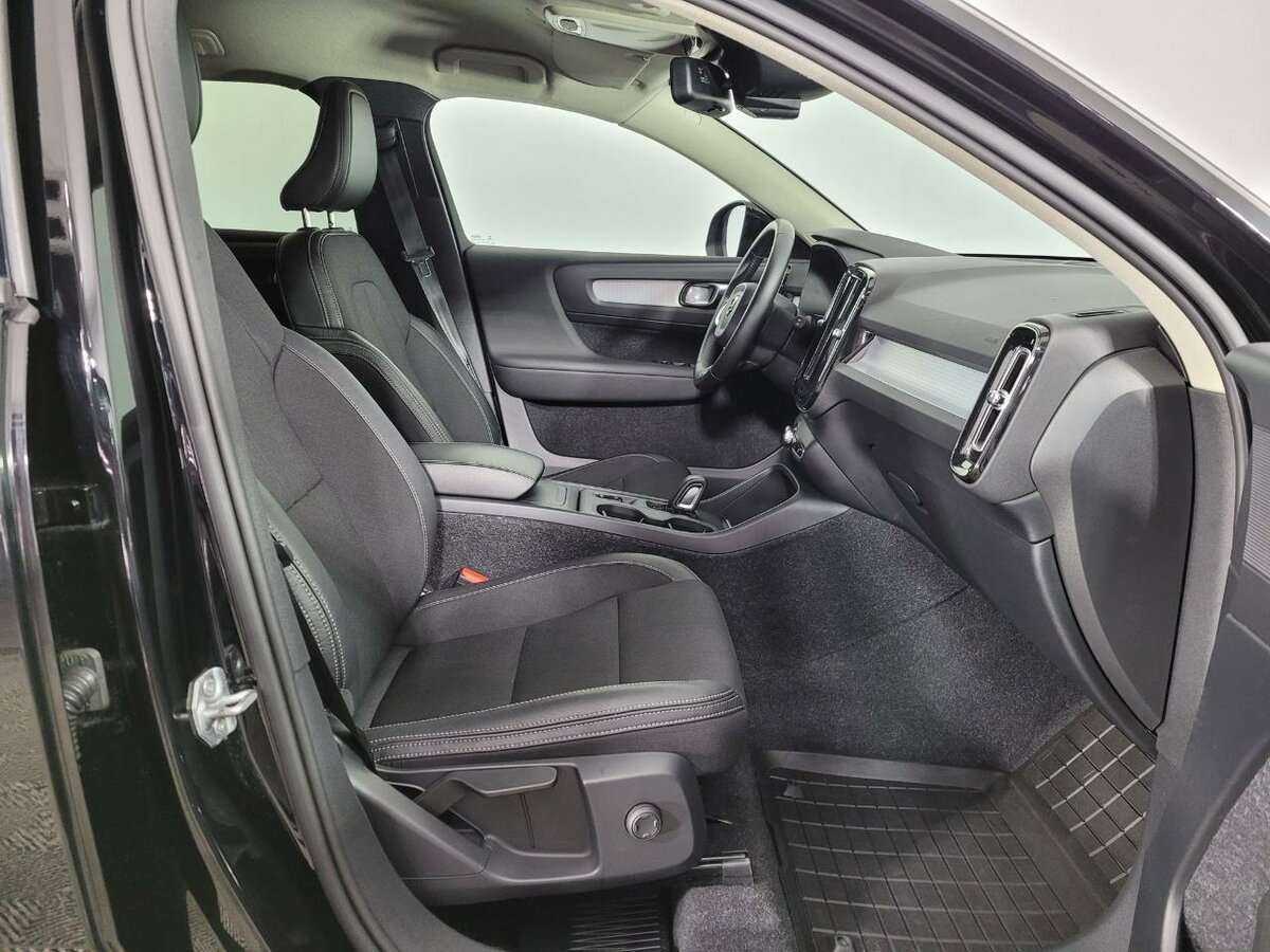 Купить Volvo XC40 с пробегом. Фото: #13