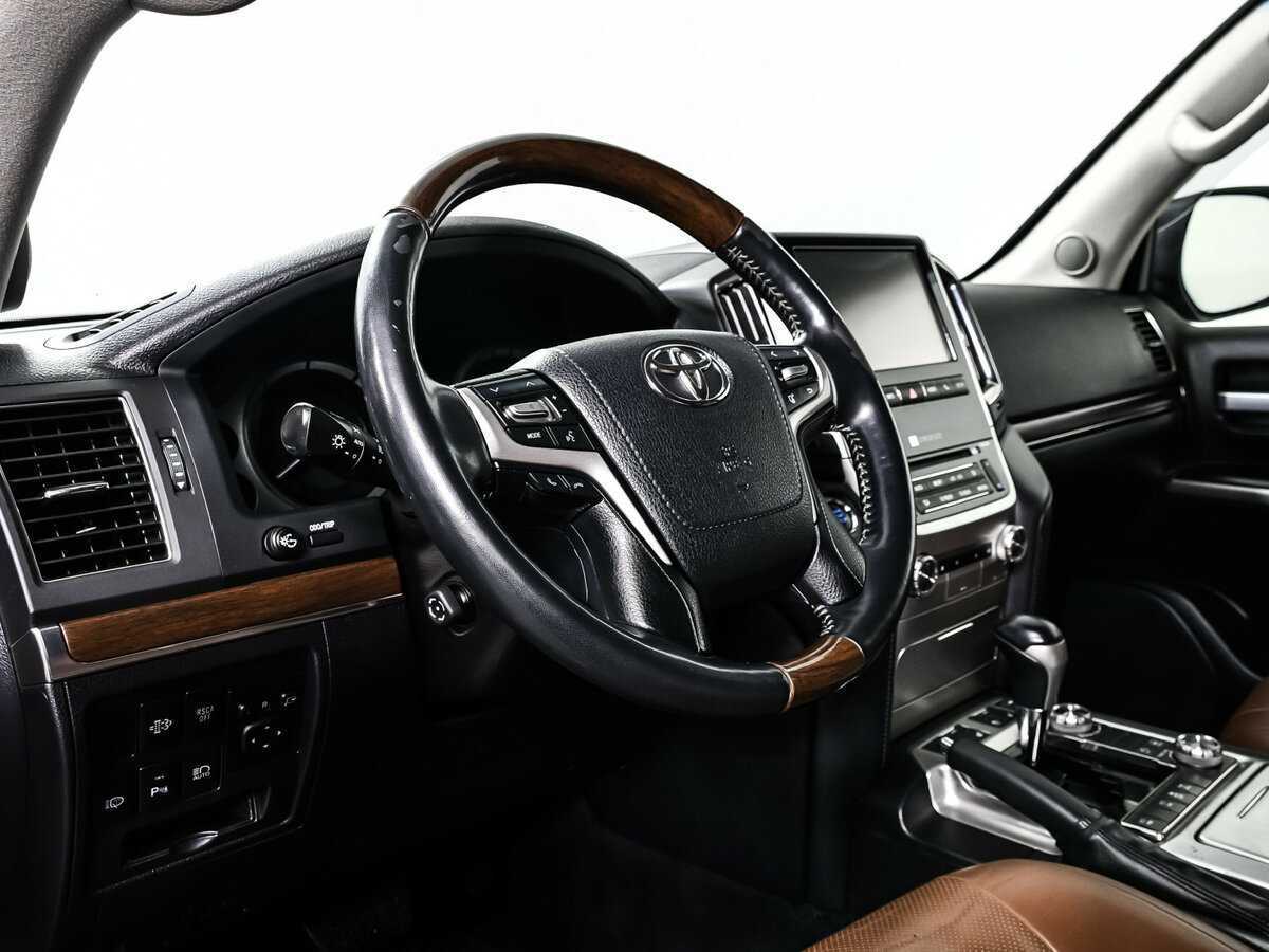 Купить Toyota Land Cruiser с пробегом. Фото: #11