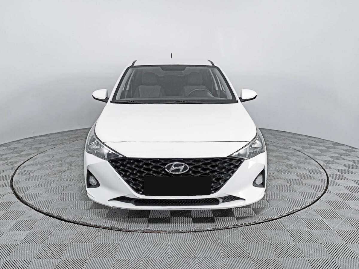 Купить Hyundai Solaris с пробегом. Фото: #1