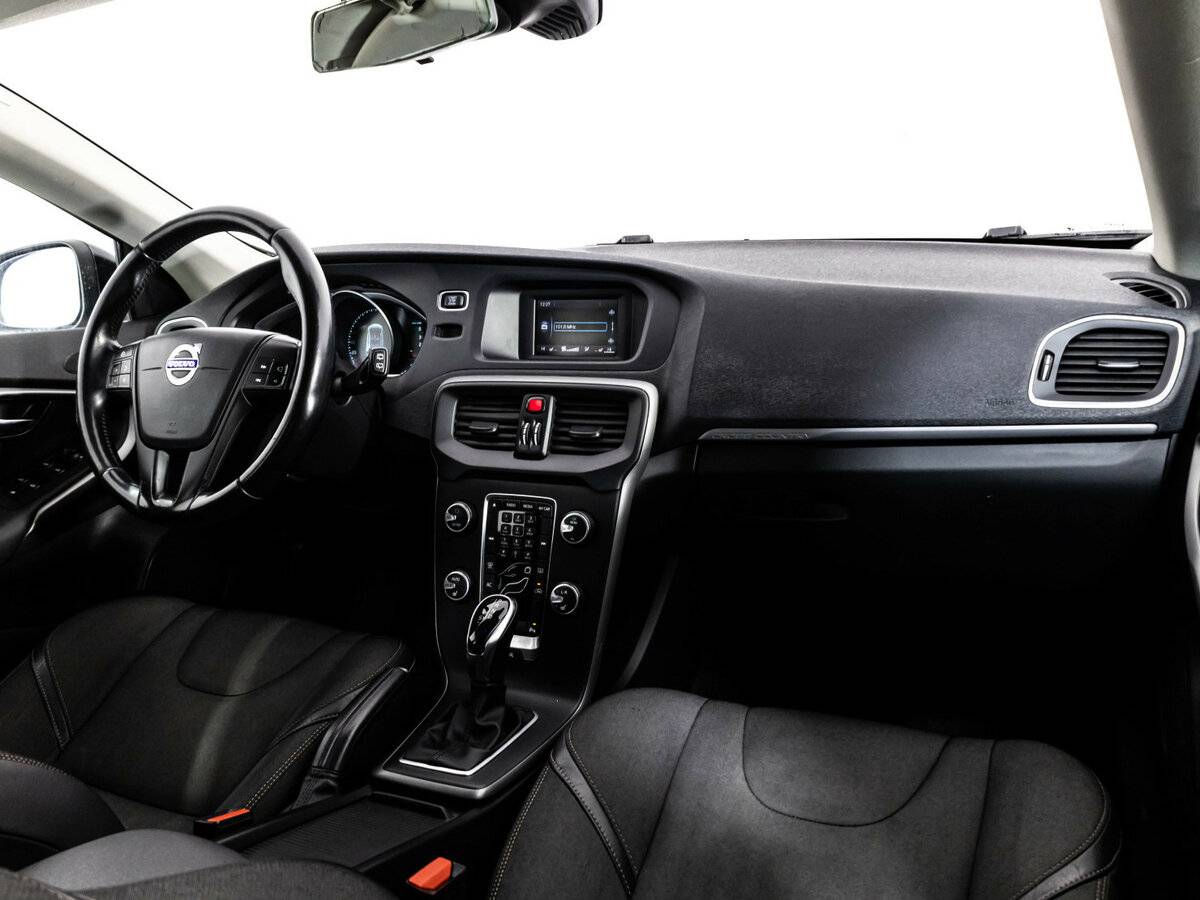 Купить Volvo V40 Cross Country с пробегом. Фото: #6