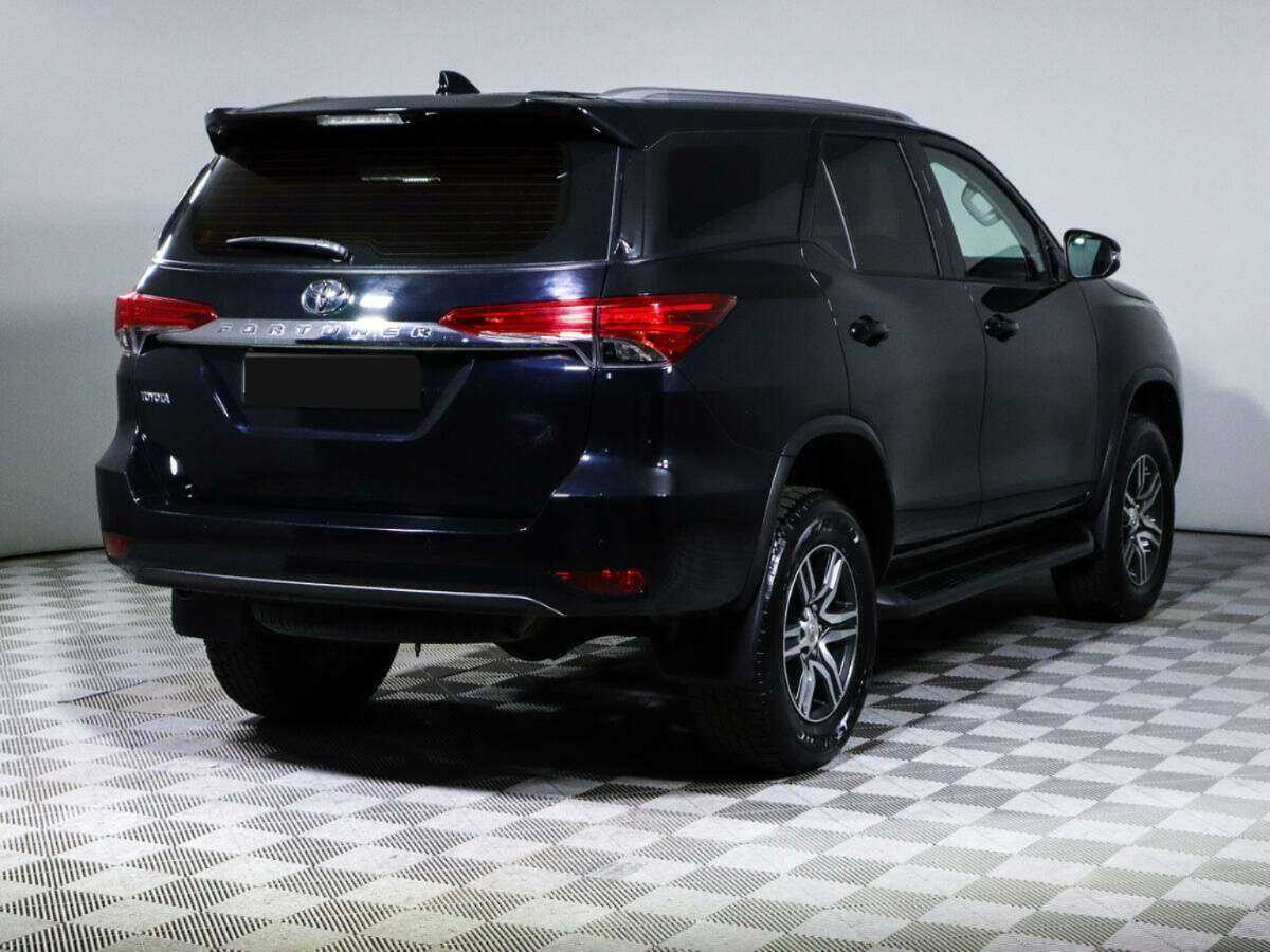 Купить Toyota Fortuner с пробегом. Фото: #3