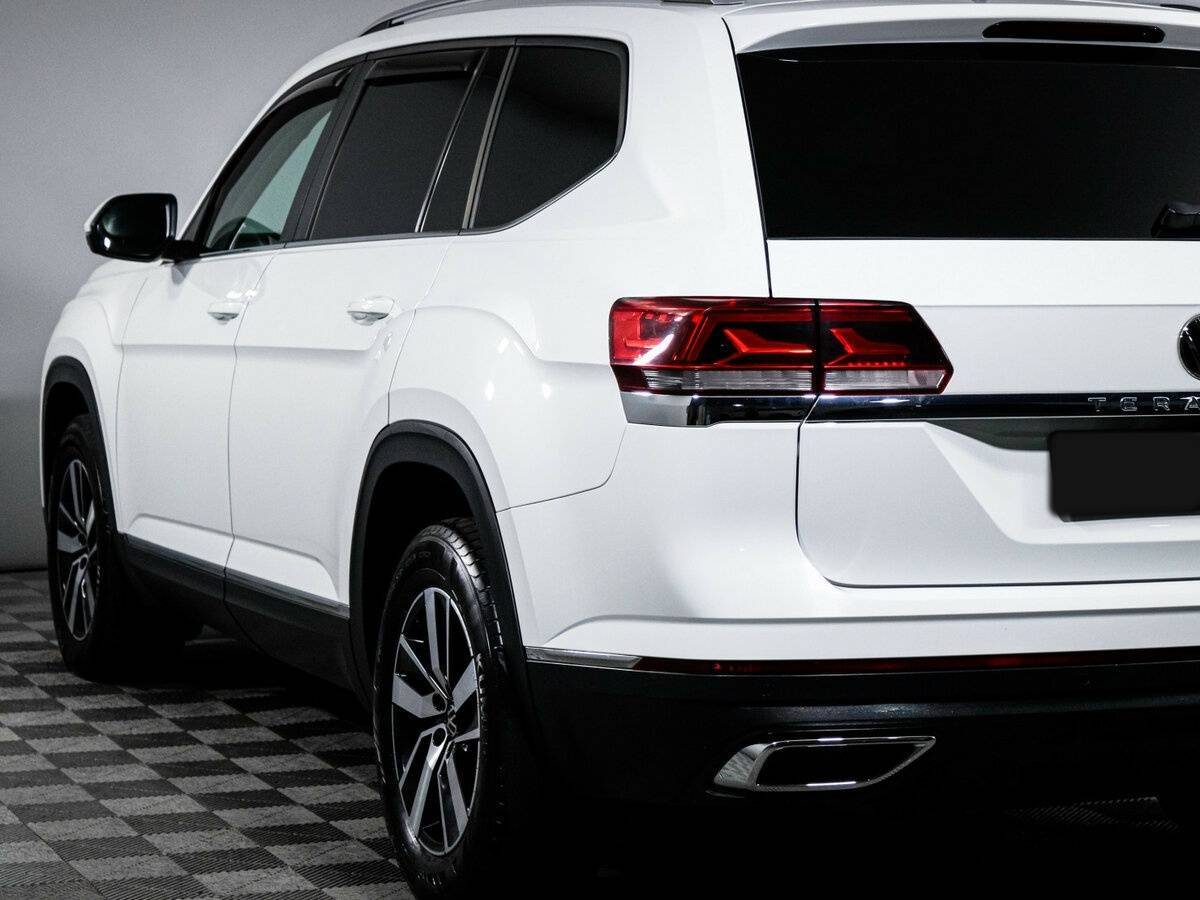 Купить Volkswagen Teramont с пробегом. Фото: #19