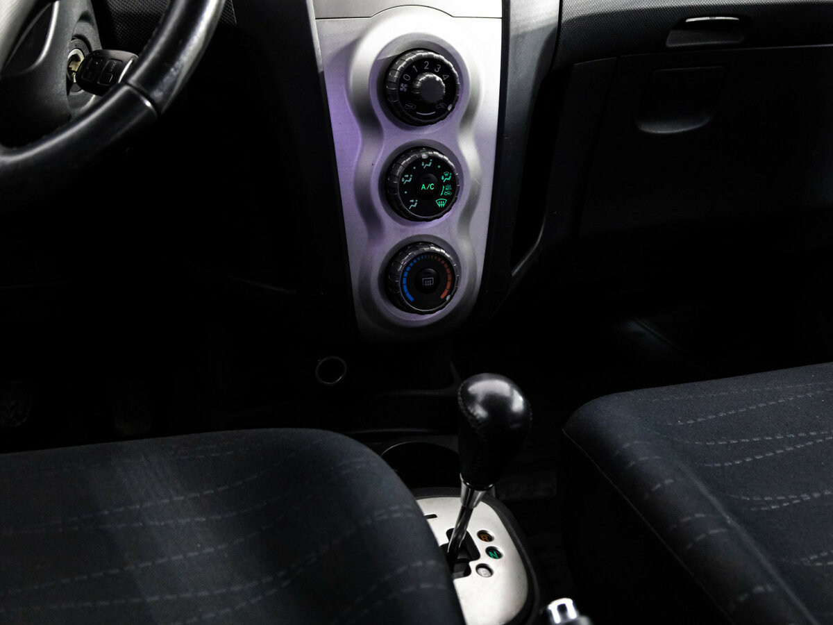Купить Toyota Yaris с пробегом. Фото: #10