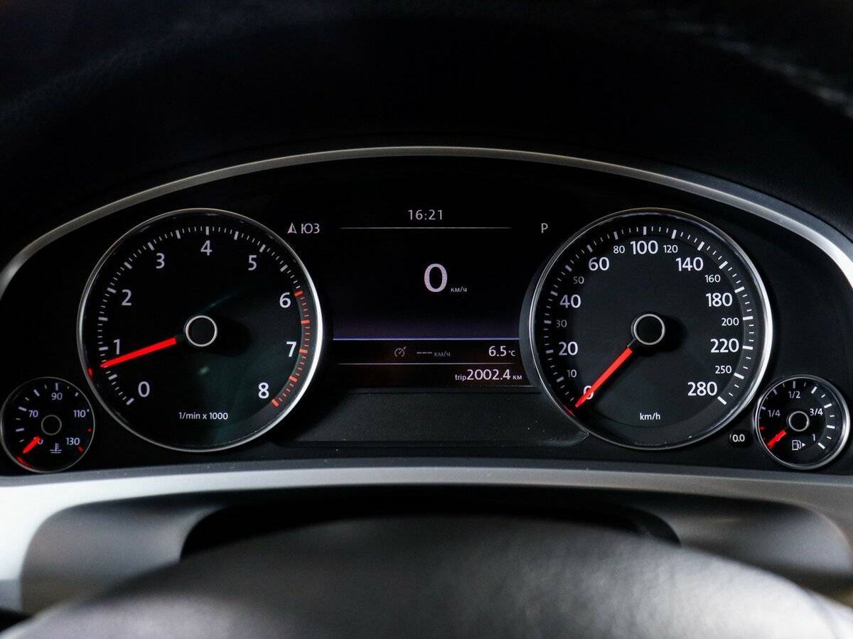 Купить Volkswagen Touareg с пробегом. Фото: #10