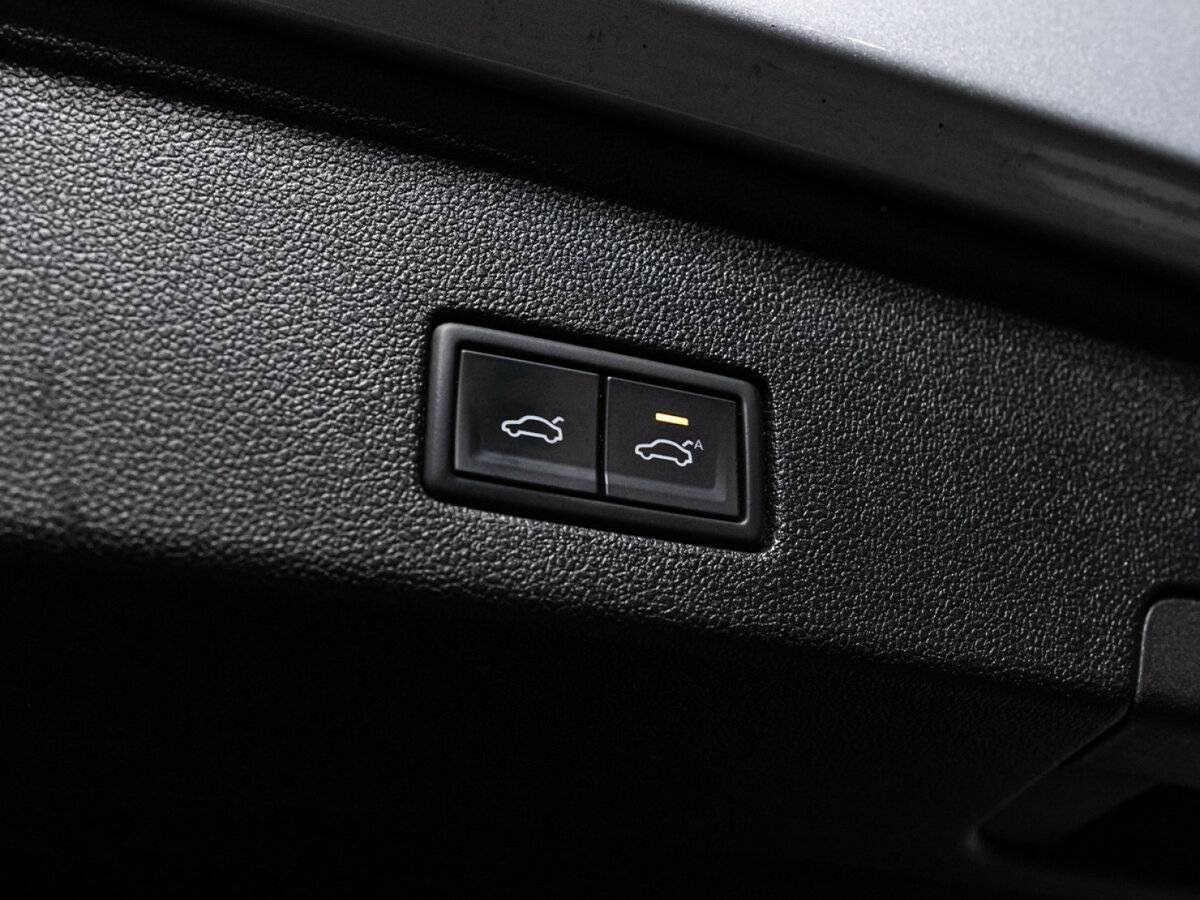 Купить Volkswagen Touareg с пробегом. Фото: #15