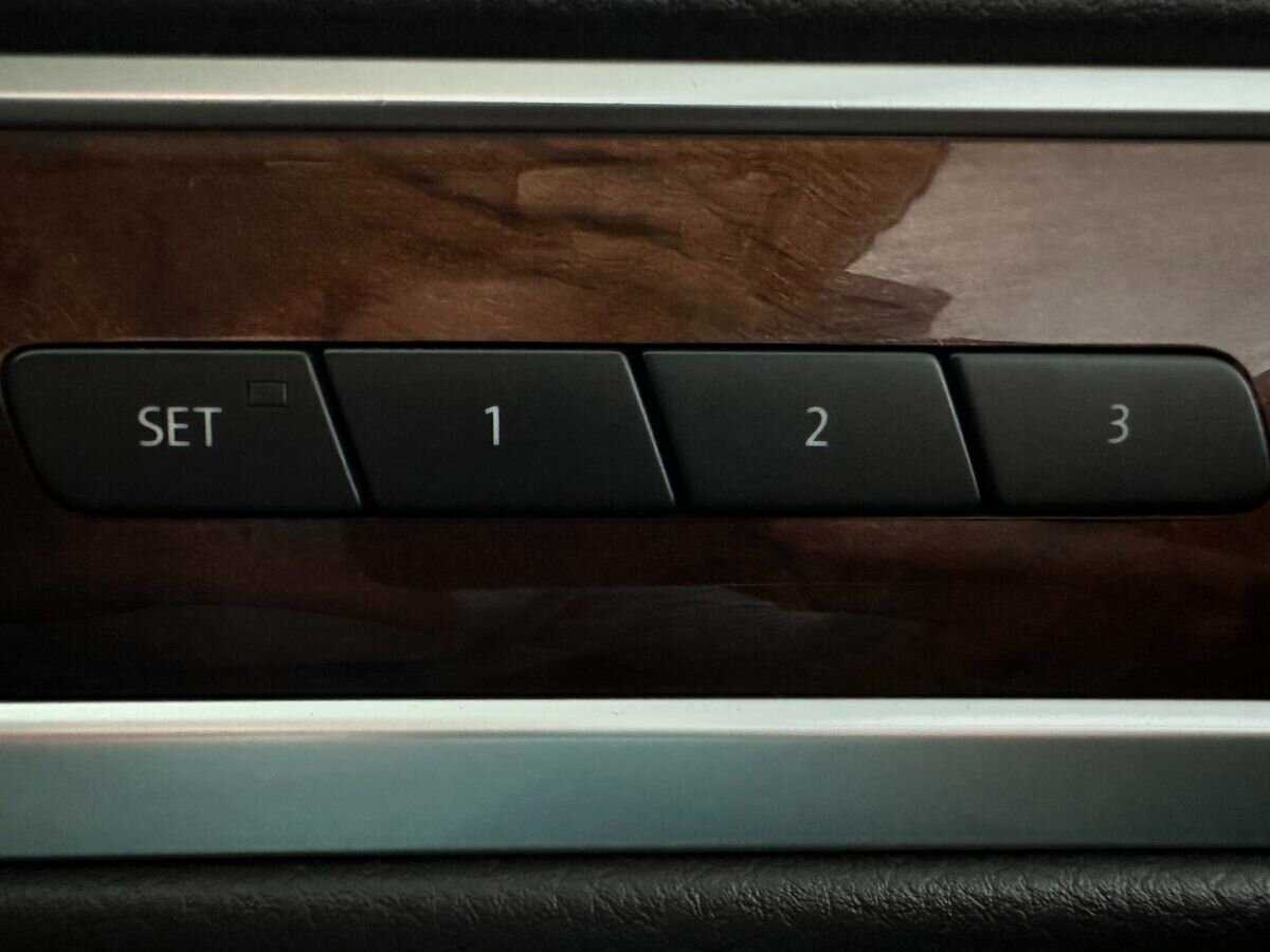 Купить Volkswagen Touareg с пробегом. Фото: #15