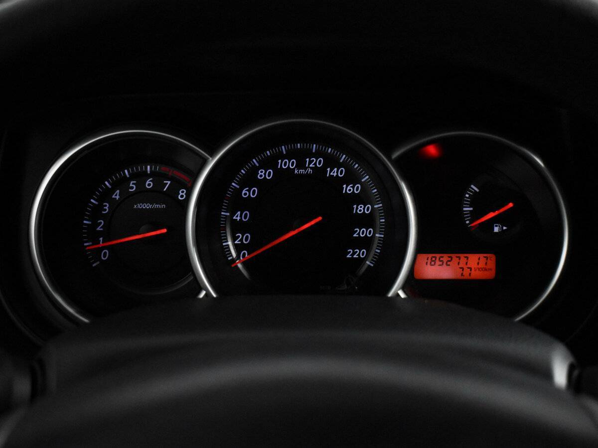 Купить Nissan Tiida с пробегом. Фото: #15