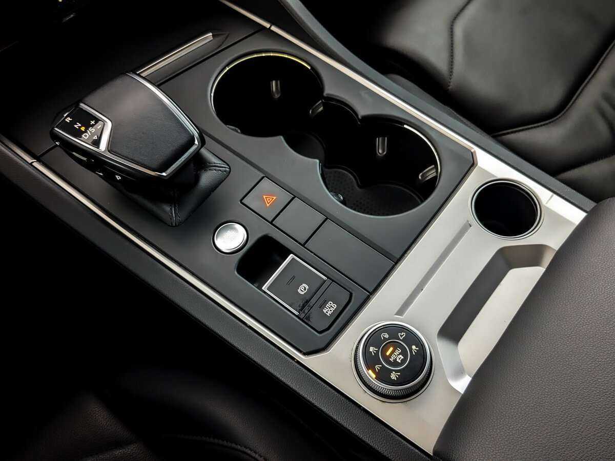 Купить Volkswagen Touareg с пробегом. Фото: #26