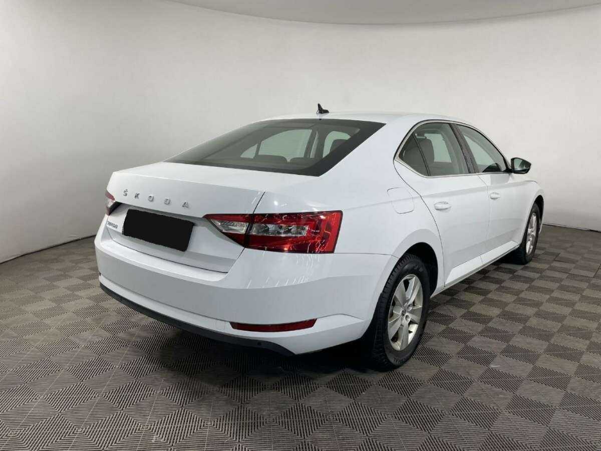 Купить Skoda Superb с пробегом. Фото: #4
