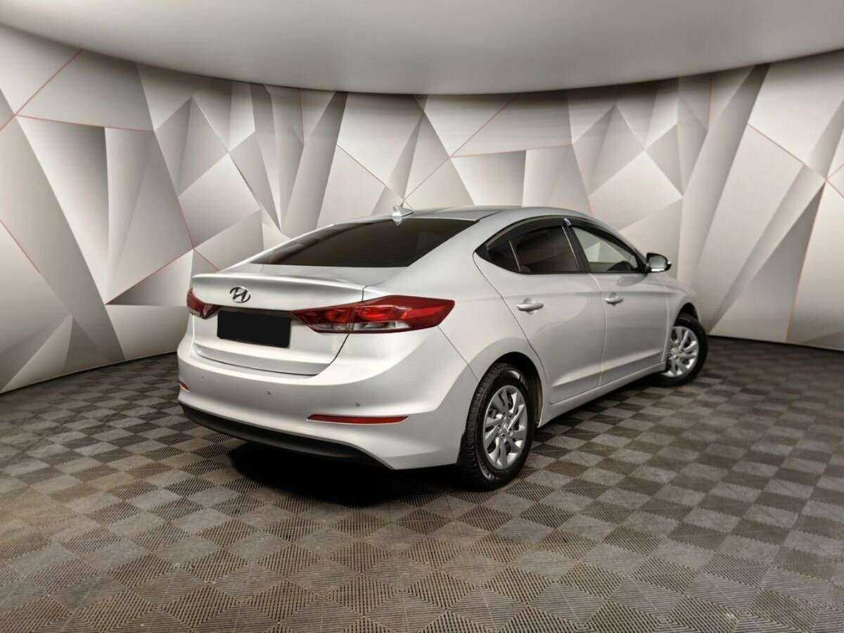 Купить Hyundai Elantra с пробегом. Посмотреть фото