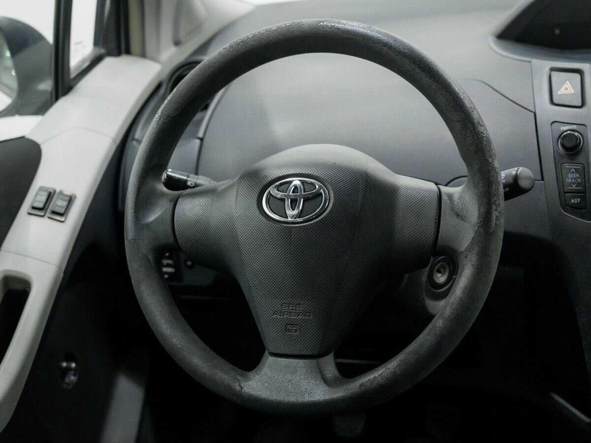 Купить Toyota Yaris с пробегом. Фото: #10