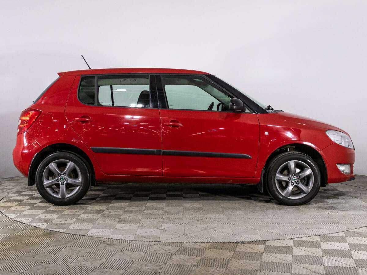 Купить Skoda Fabia с пробегом. Фото: #2