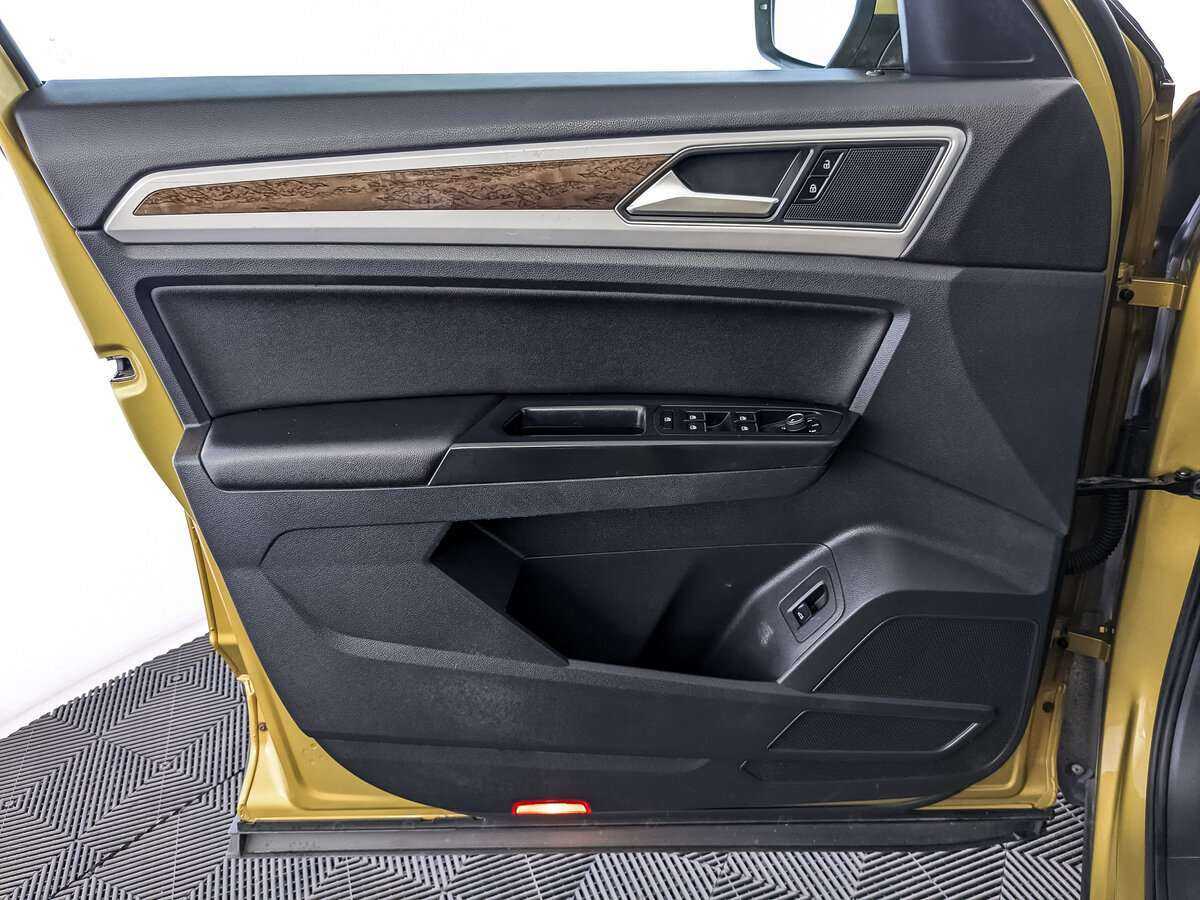 Купить Volkswagen Teramont с пробегом. Фото: #13