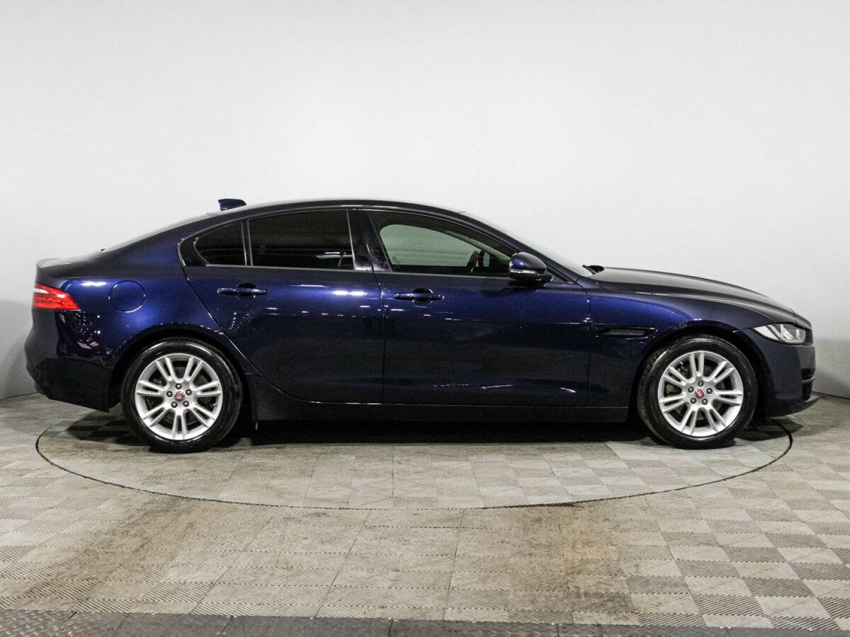 Купить Jaguar XE с пробегом. Фото: #3