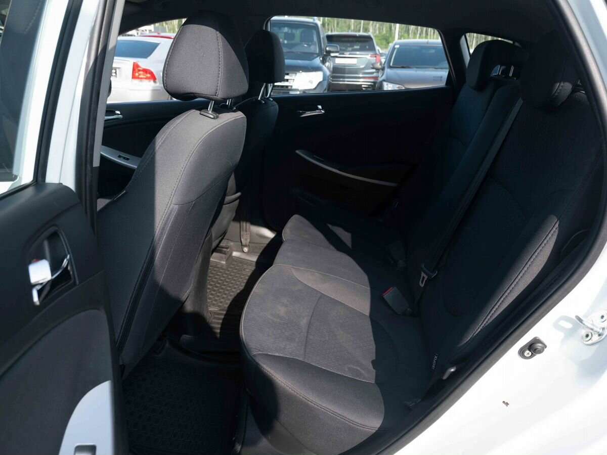 Купить Hyundai Solaris с пробегом. Фото: #9