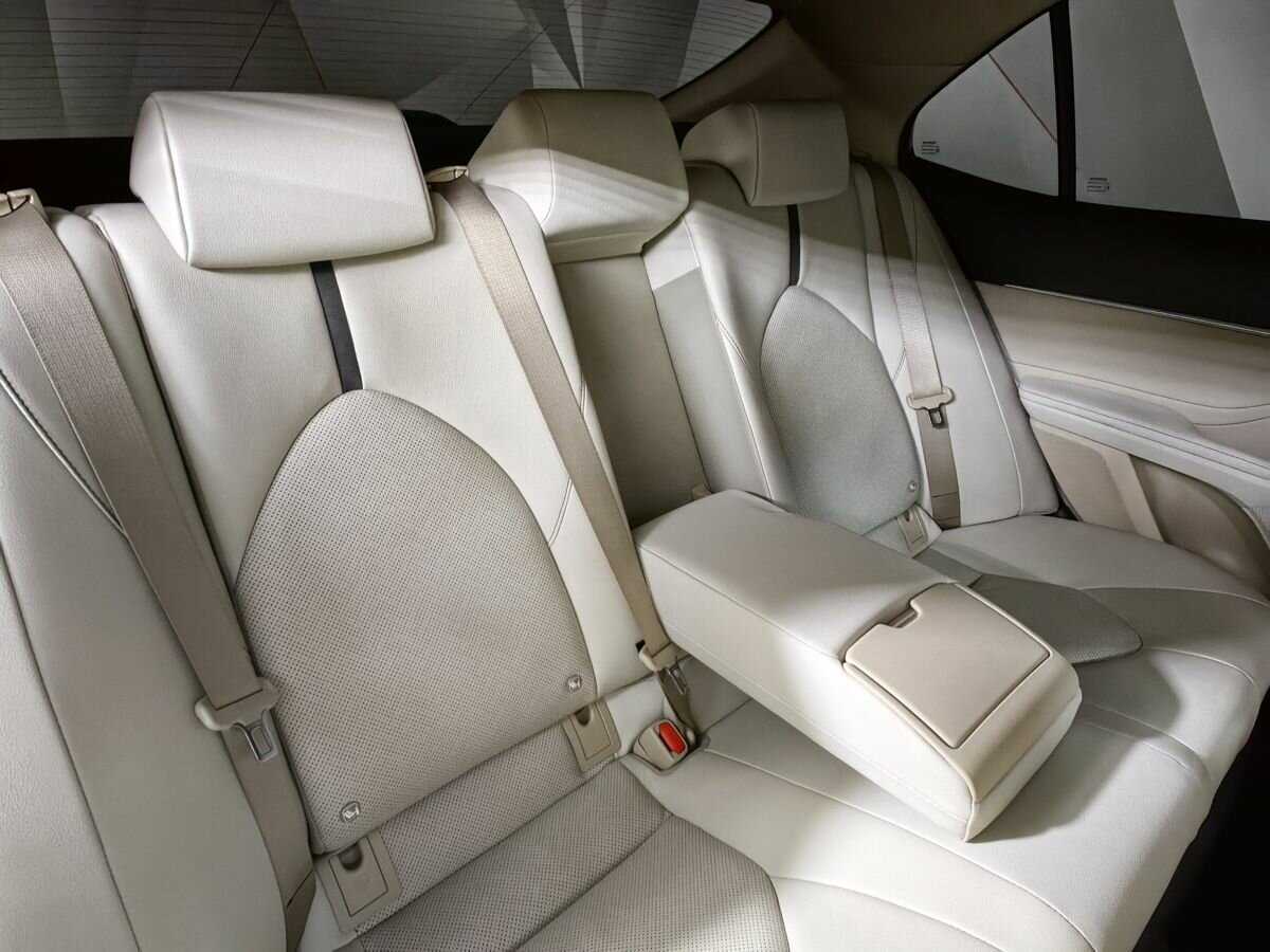 Купить Toyota Camry с пробегом. Фото: #12