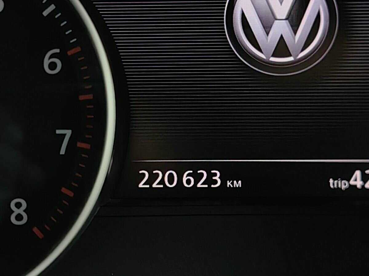 Купить Volkswagen Touareg с пробегом. Фото: #15