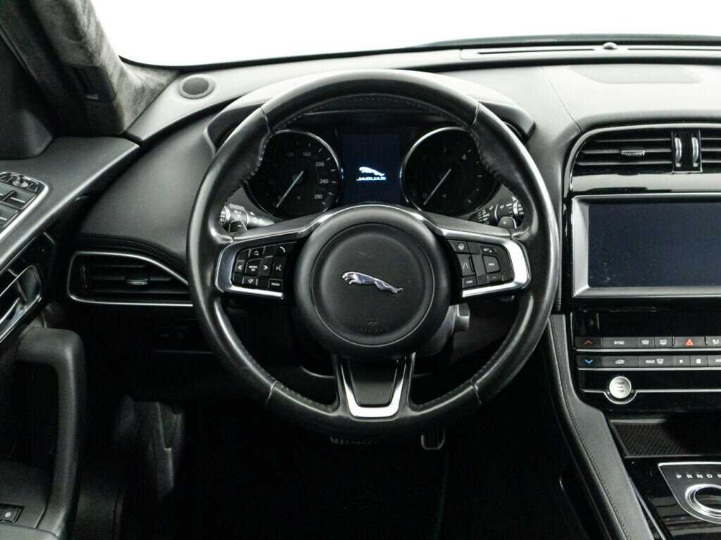 Купить Jaguar F-Pace с пробегом. Фото: #18