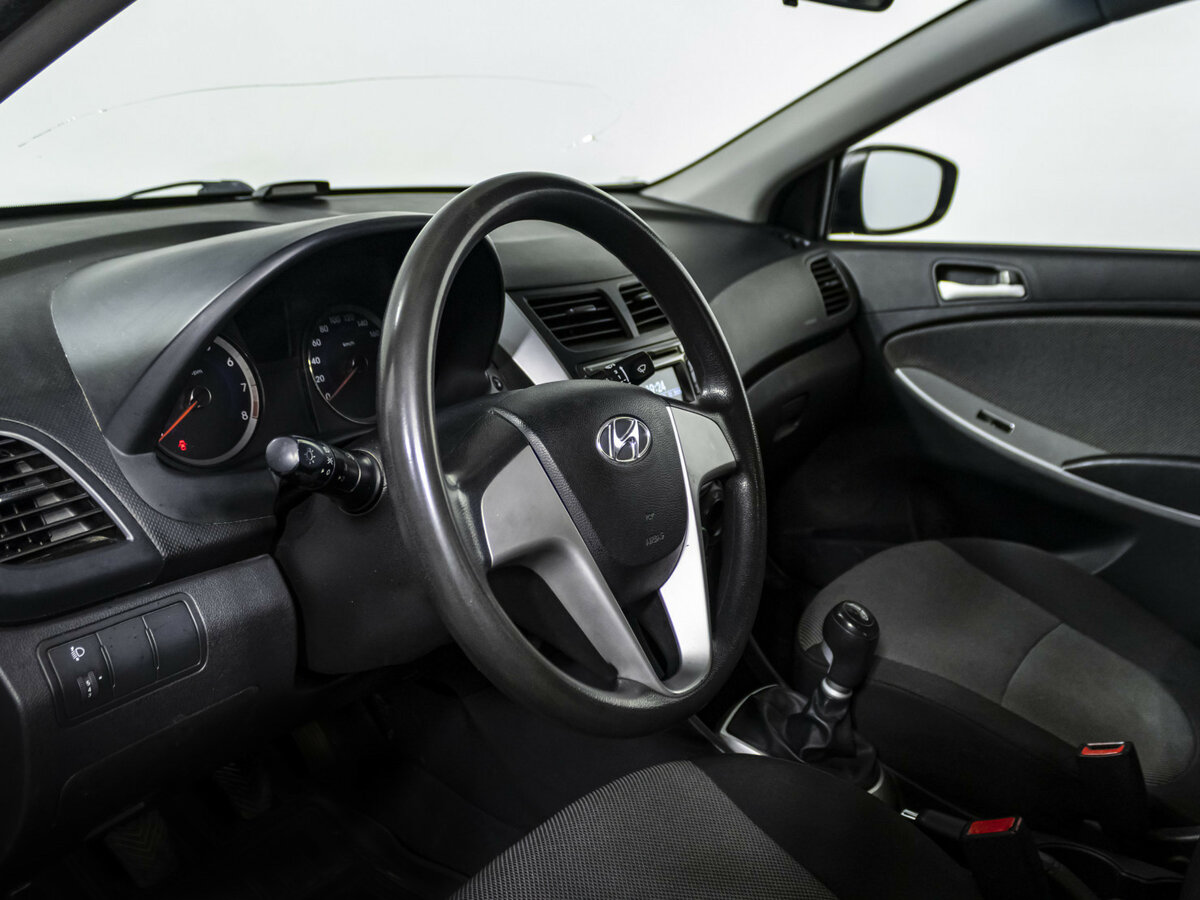 Купить Hyundai Solaris с пробегом. Фото: #7
