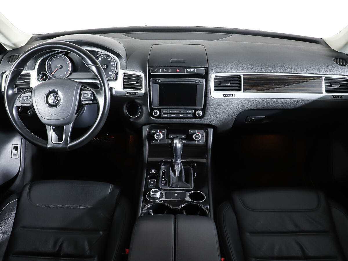 Купить Volkswagen Touareg с пробегом. Фото: #10