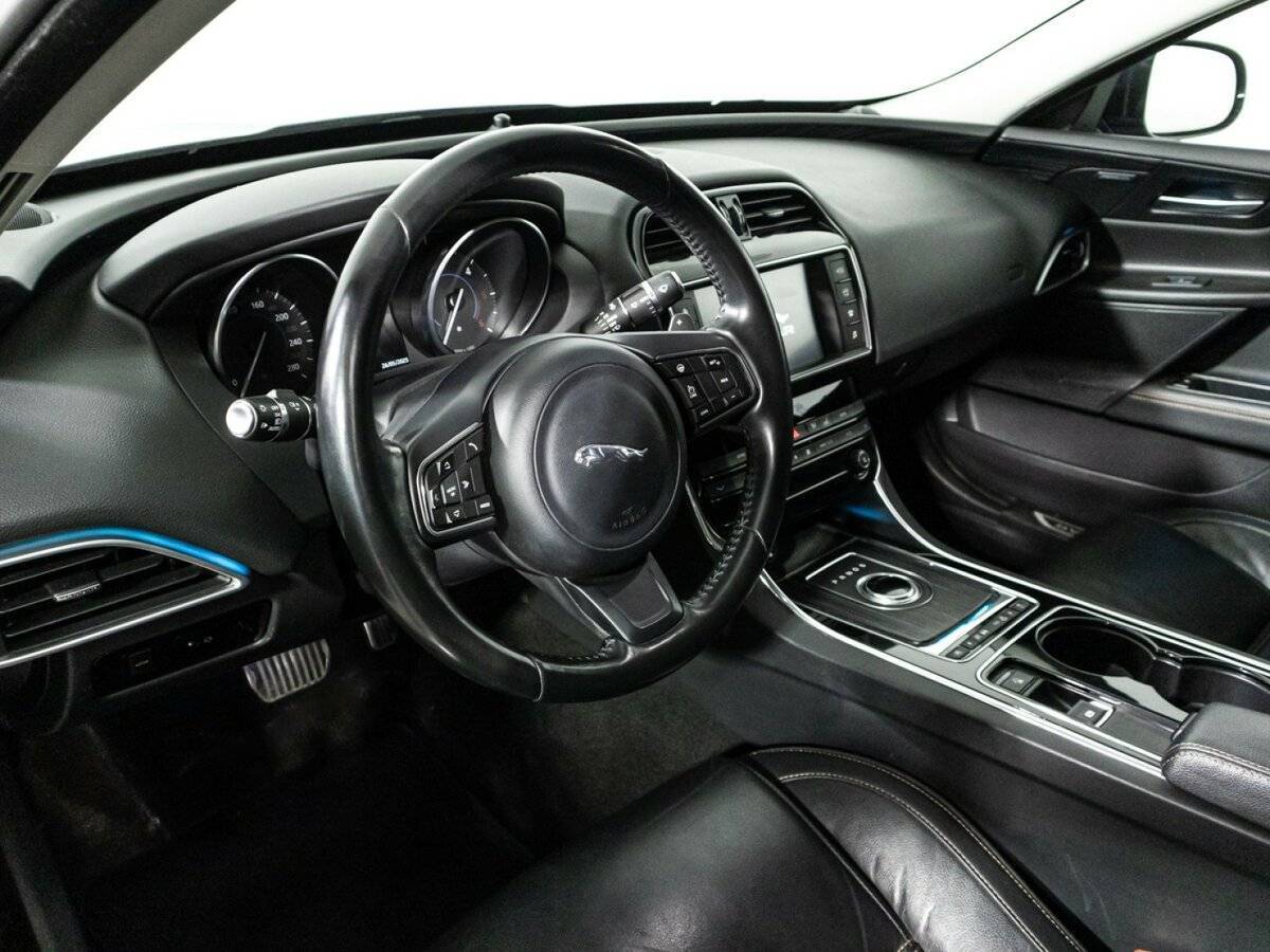Купить Jaguar XE с пробегом. Фото: #10