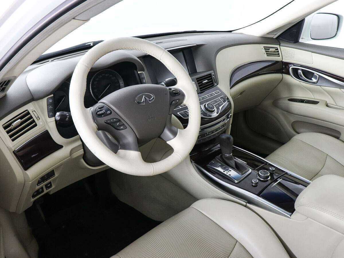 Купить Infiniti M с пробегом. Фото: #8