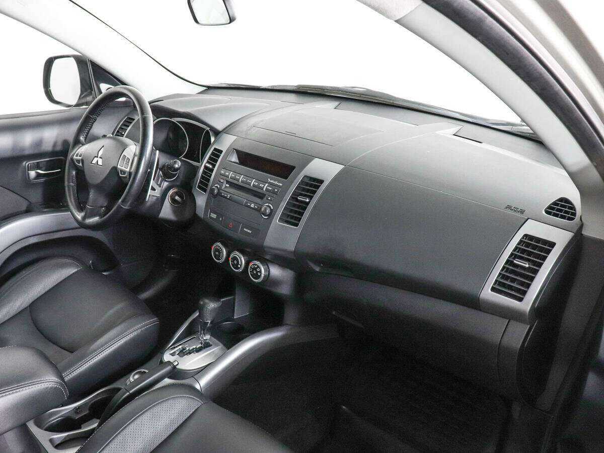 Купить Mitsubishi Outlander с пробегом. Фото: #9