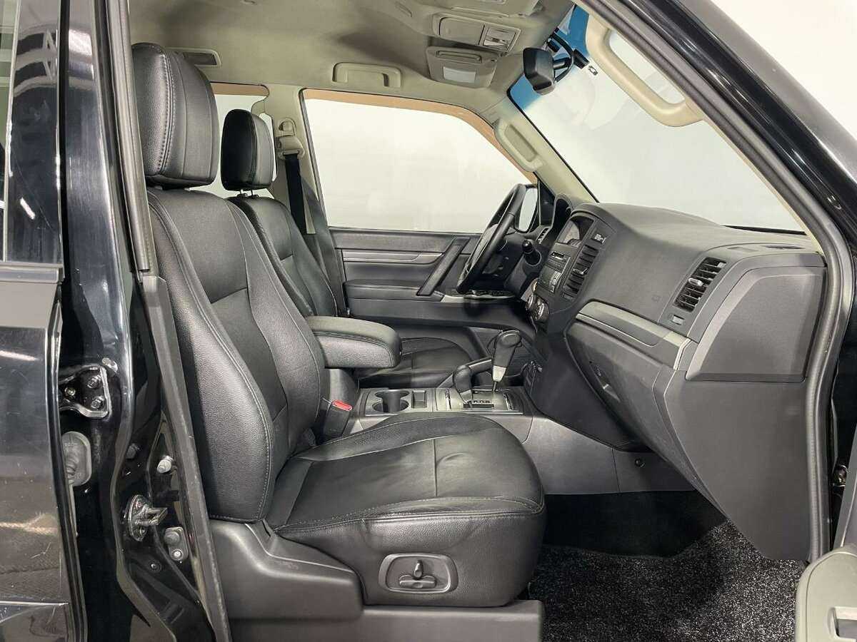 Купить Mitsubishi Pajero с пробегом. Фото: #11