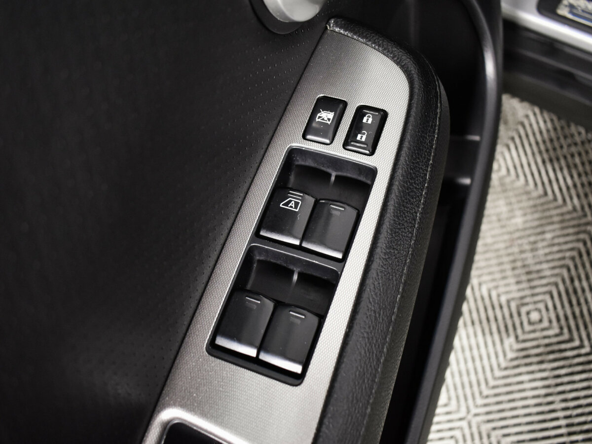 Купить Nissan Tiida с пробегом. Фото: #13