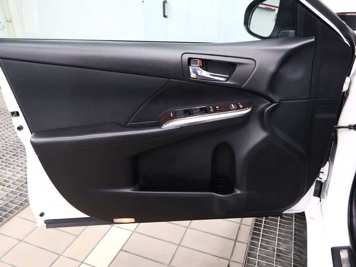 Купить Toyota Camry с пробегом. Фото: #5