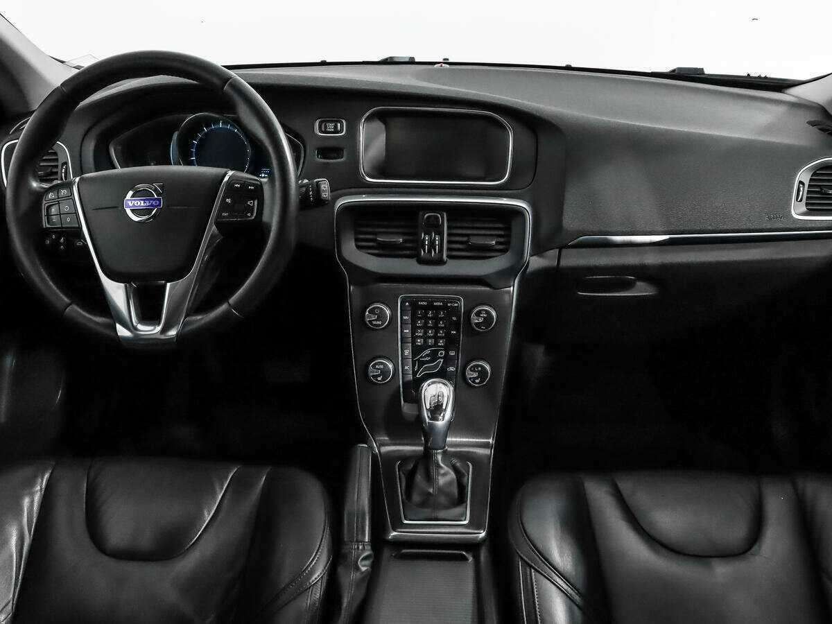Купить Volvo V40 Cross Country с пробегом. Фото: #10