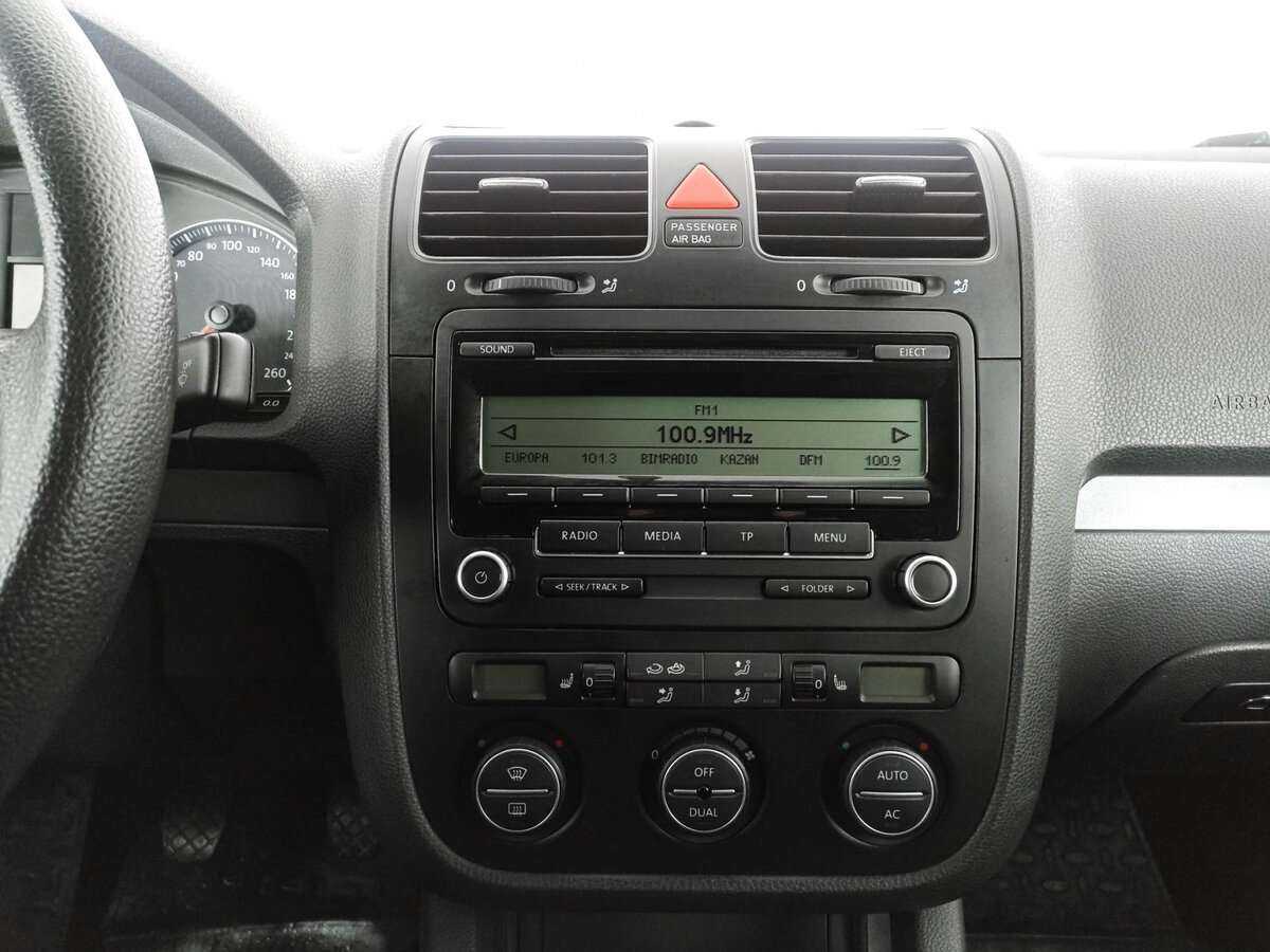 Купить Volkswagen Jetta с пробегом. Фото: #14