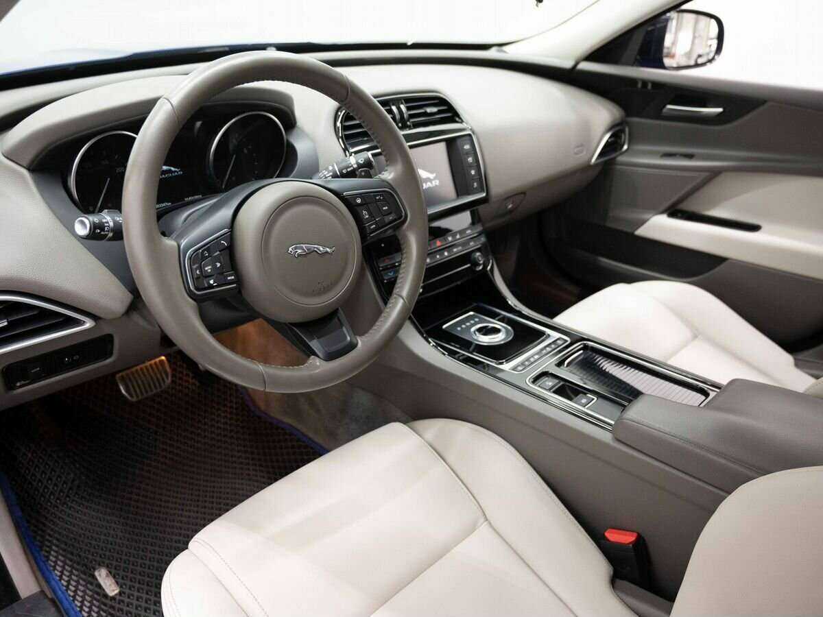 Купить Jaguar XE с пробегом. Фото: #6