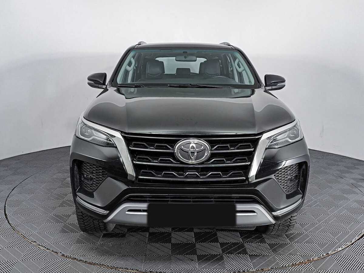Купить Toyota Fortuner с пробегом. Фото: #1