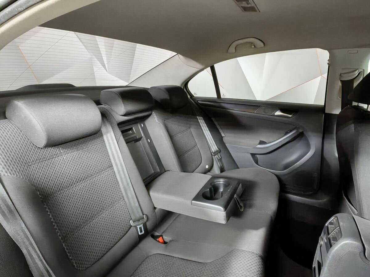 Купить Volkswagen Jetta с пробегом. Фото: #9