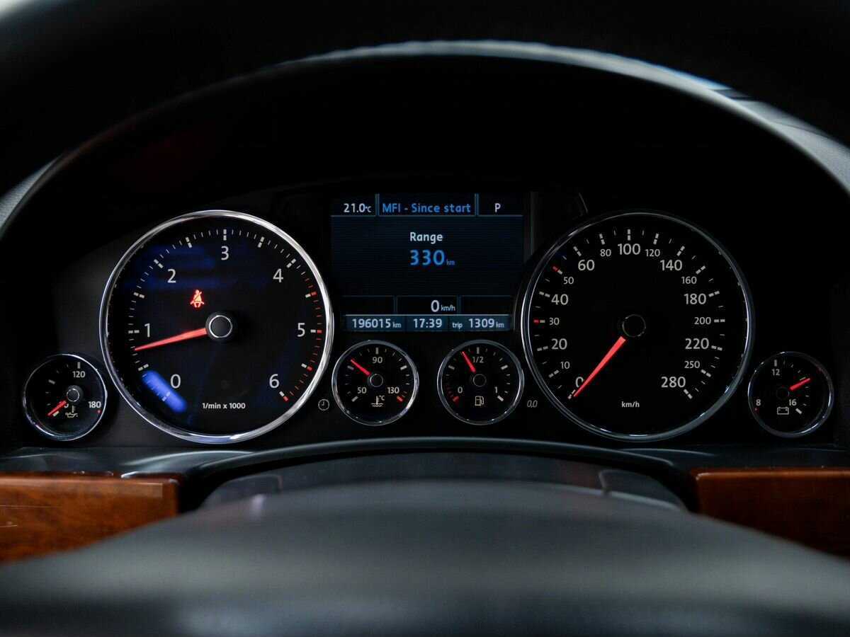 Купить Volkswagen Touareg с пробегом. Фото: #20