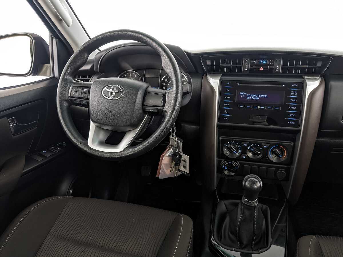 Купить Toyota Fortuner с пробегом. Фото: #21