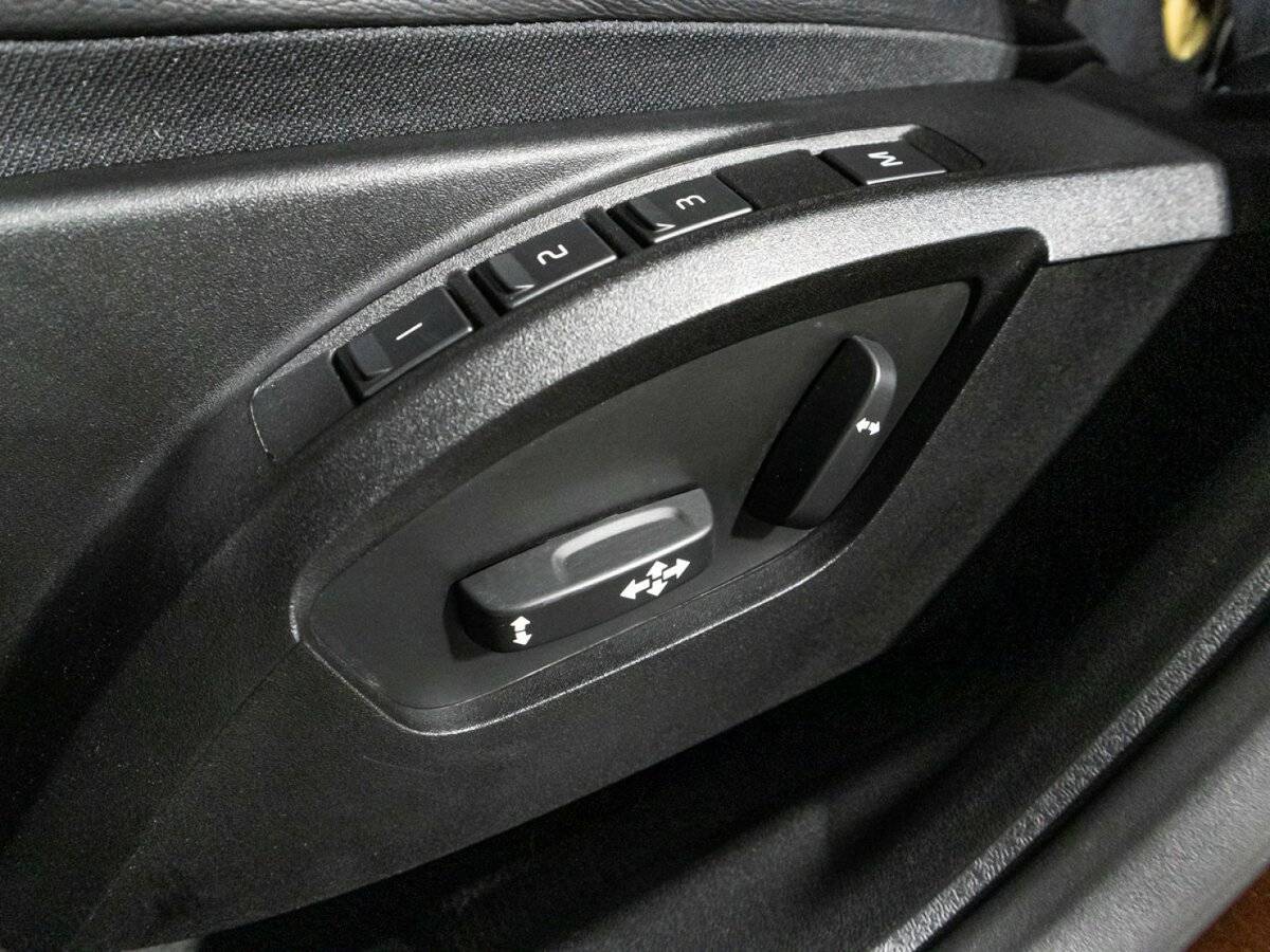 Купить Volvo V40 Cross Country с пробегом. Фото: #18
