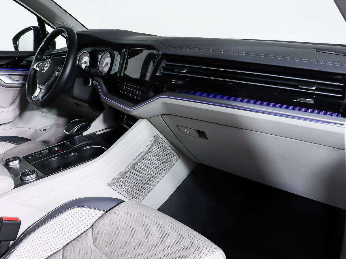 Купить Volkswagen Touareg с пробегом. Фото: #9