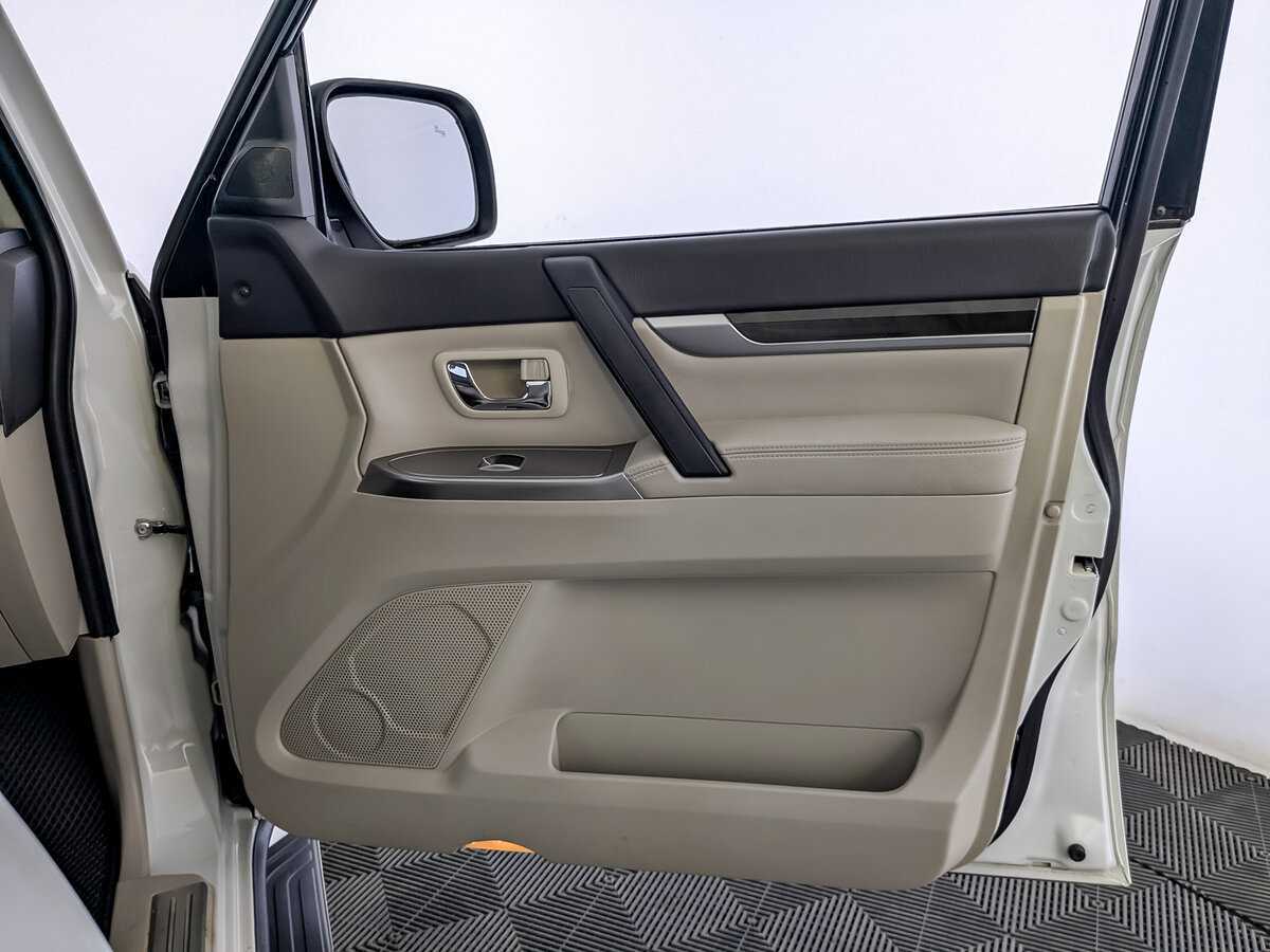 Купить Mitsubishi Pajero с пробегом. Фото: #24