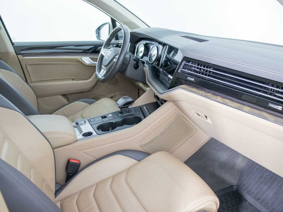 Купить Volkswagen Touareg с пробегом. Фото: #8