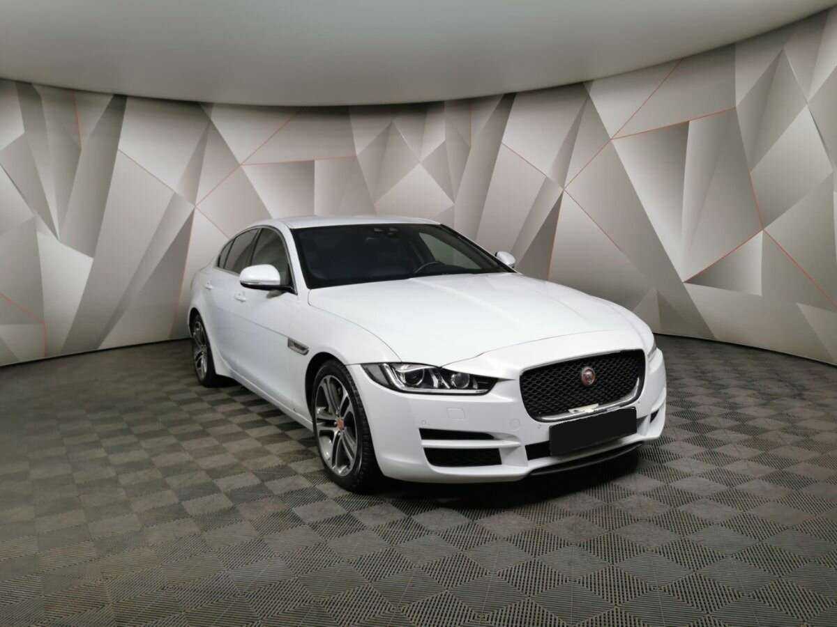 Купить Jaguar XE с пробегом. Фото: #2