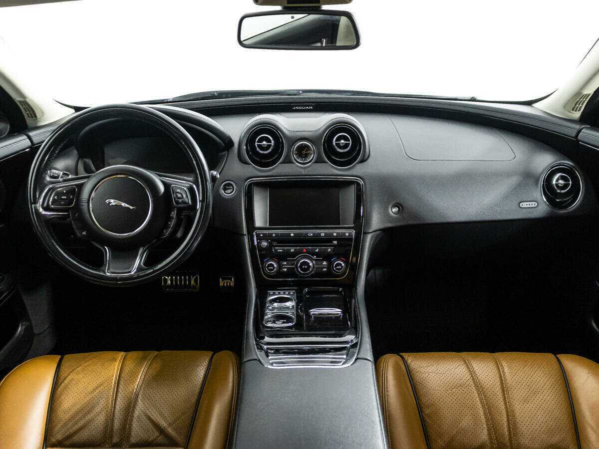 Купить Jaguar XJ с пробегом. Фото: #12