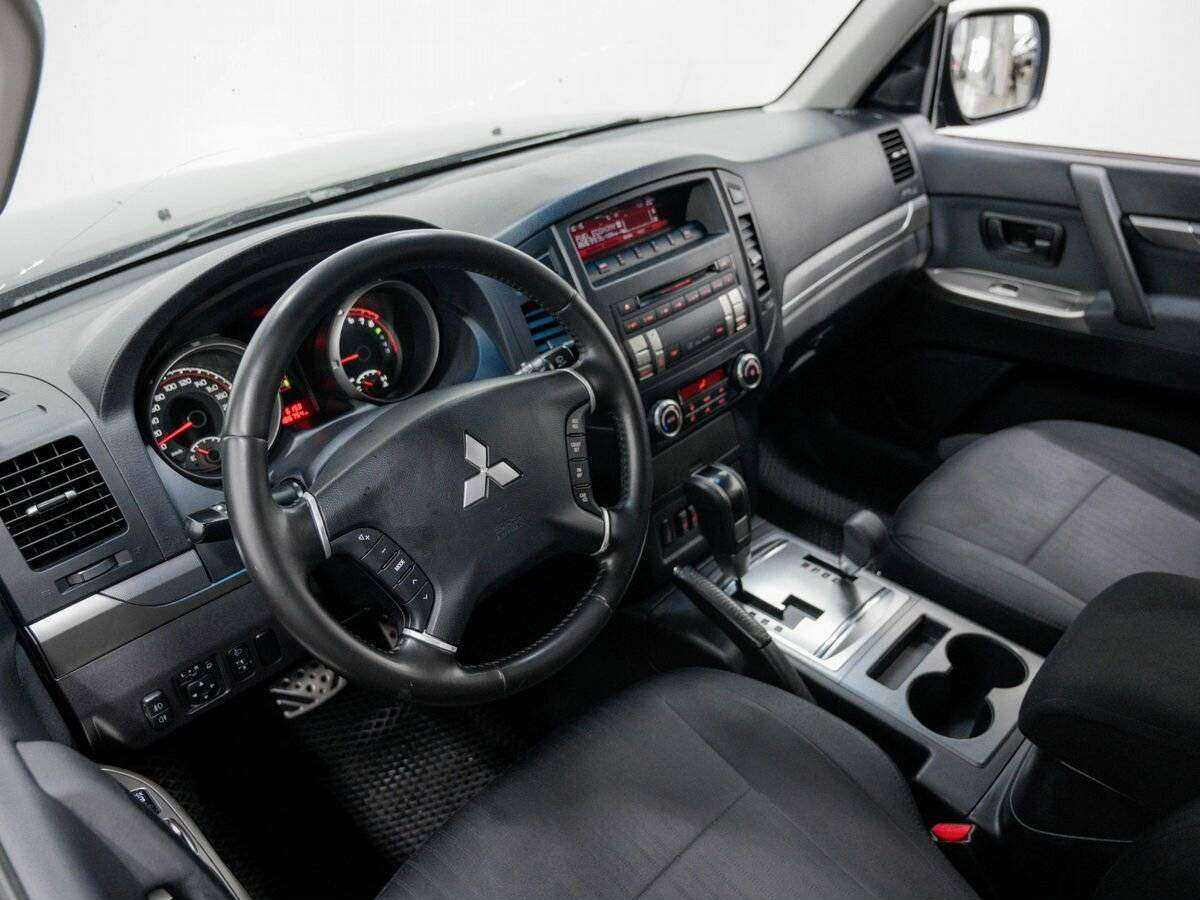 Купить Mitsubishi Pajero с пробегом. Фото: #16