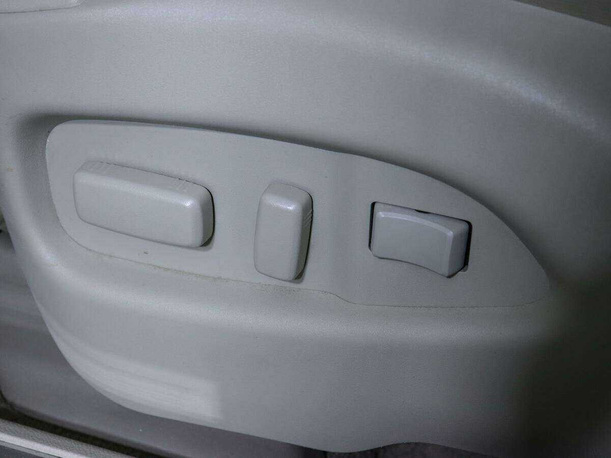 Купить Cadillac SRX с пробегом. Фото: #21