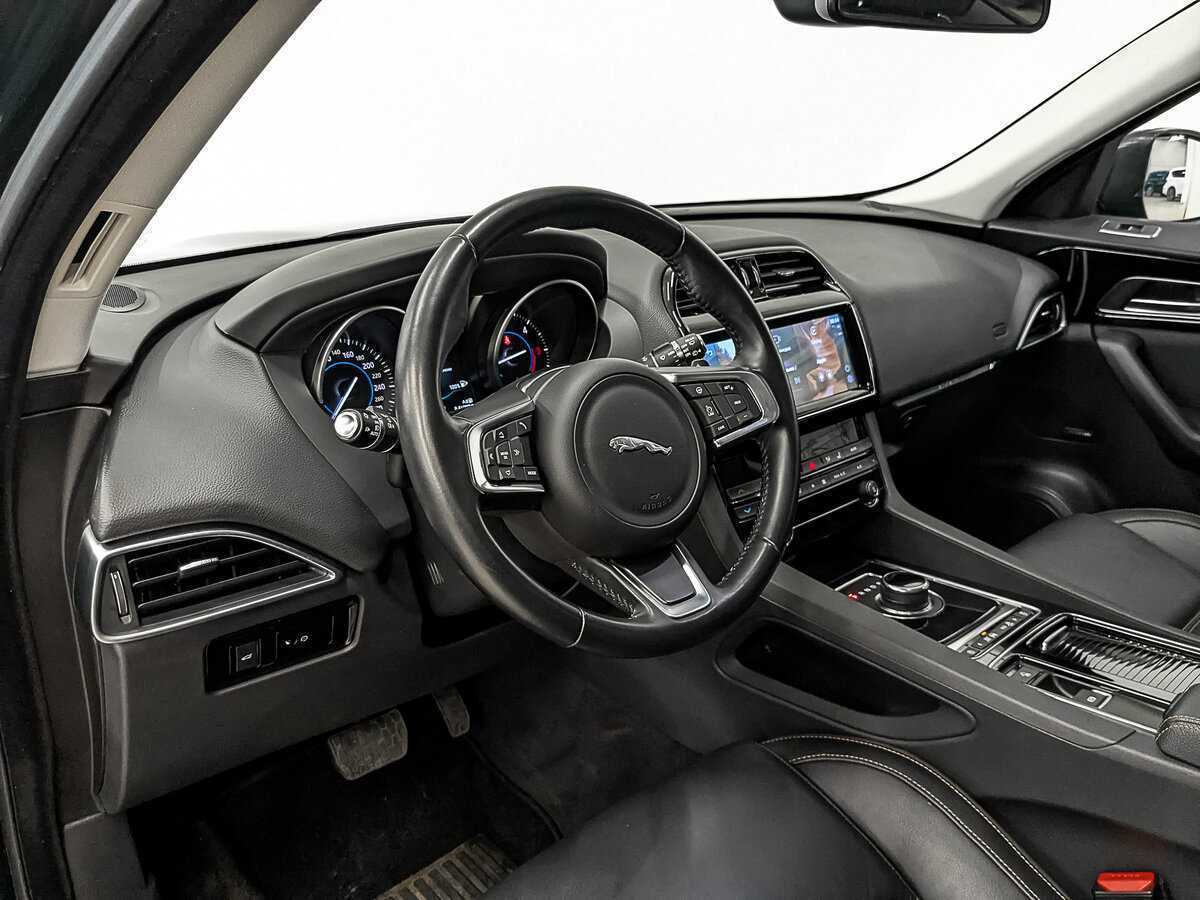 Купить Jaguar F-Pace с пробегом. Фото: #11