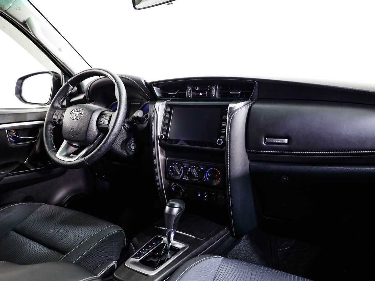 Купить Toyota Fortuner с пробегом. Фото: #7