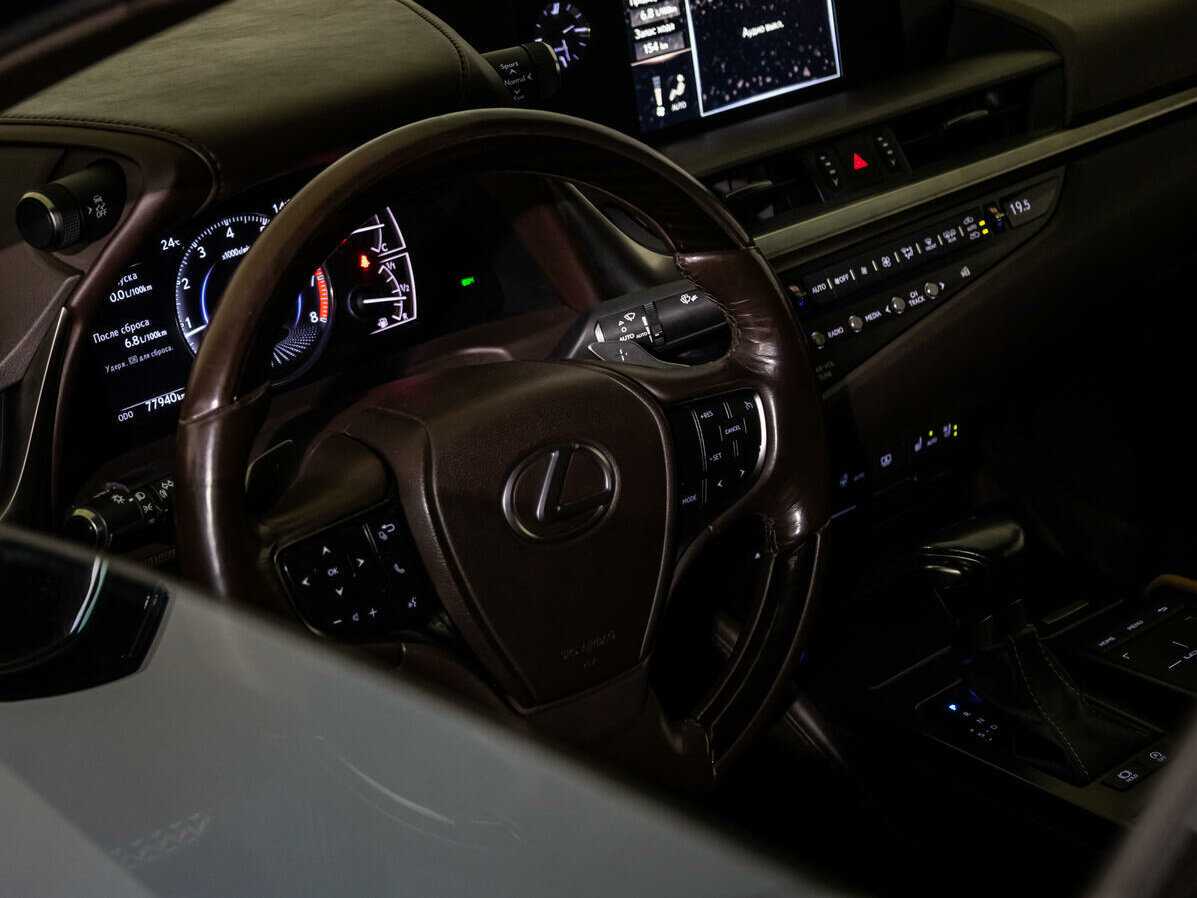 Купить Lexus ES с пробегом. Фото: #29